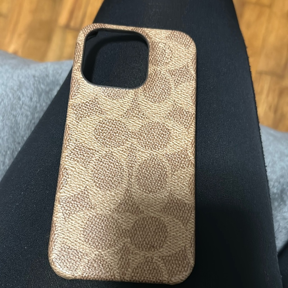 iPhone 15 pro coach case